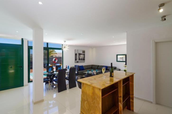 Spacious Private Villa & Private Heated Pool - Villa Sunshine Costa Teguise Dış mekan fotoğraf